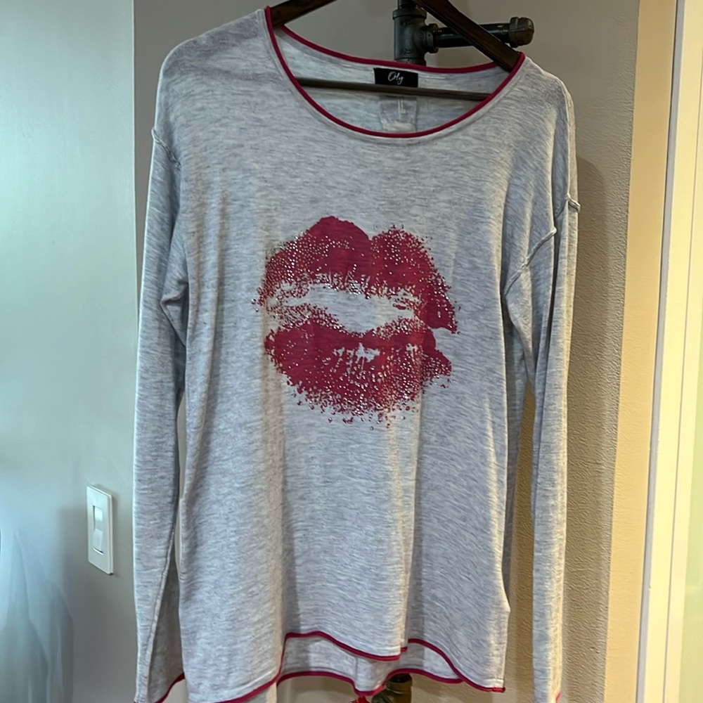 Orly light weight top.